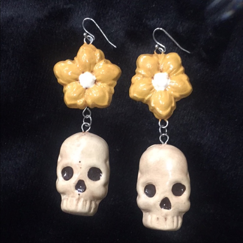 Sookie Sookie Skull Earring